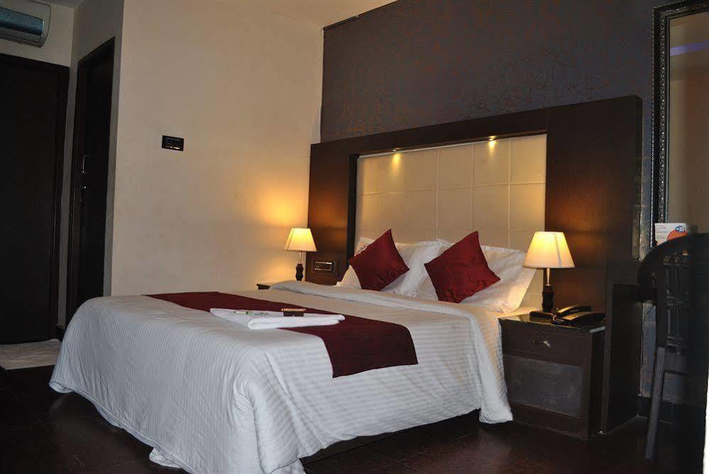 Hotel Mars Classic Madrás Exterior foto